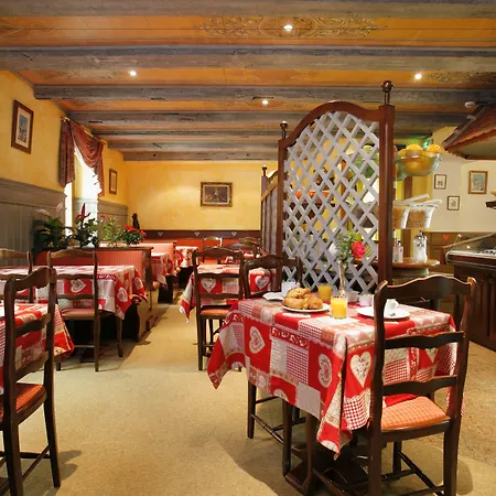 Maison Turenne فندق