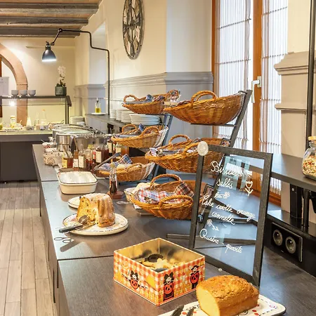 Maison Turenne فندق 4*