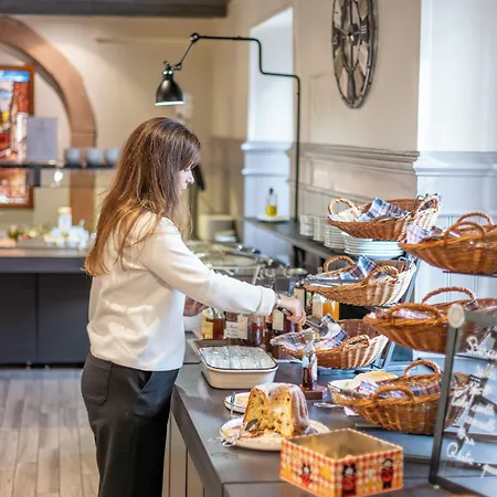 Maison Turenne فندق 4*