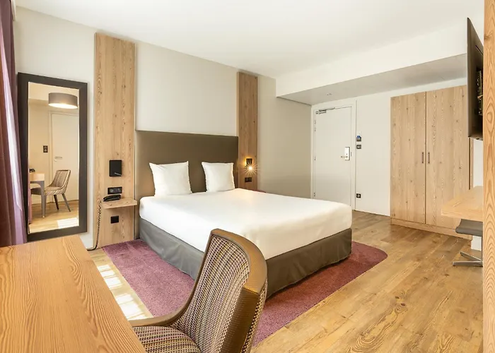 Maison Turenne מלון